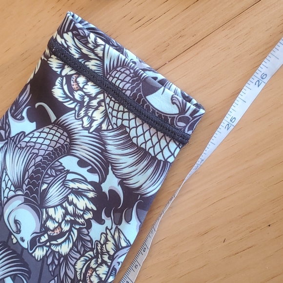 Feed Me Fight Me koi fish leggings size small - Picture 5 of 9